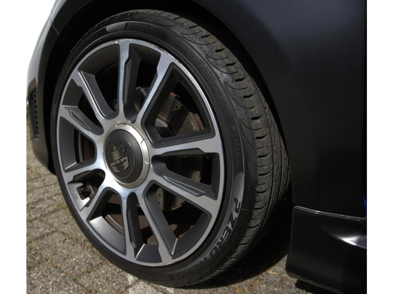 Fiat 500 ABARTH 1.4 T-Jet Turismo 70th (matzwarte wrap)