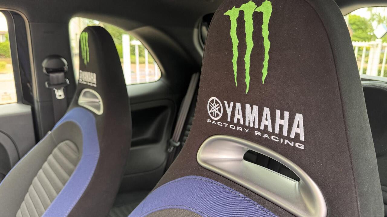 Fiat 500 ABARTH 1.4 T-Jet 595 Monster Energy Yamaha |Verkeert in nieuwstaat | Dealer onderhouden |