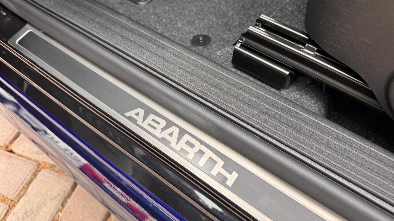 Fiat 500 ABARTH 1.4 T-Jet 595 Monster Energy Yamaha |Verkeert in nieuwstaat | Dealer onderhouden |