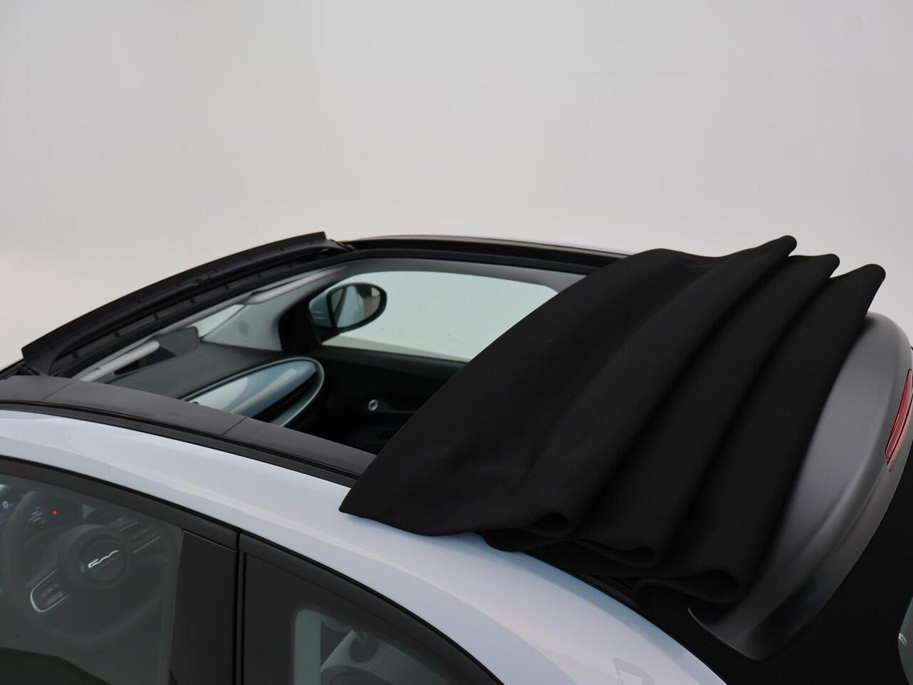 Fiat 500C 42 kWh Aut. *CELESTIAL BLUE* + STOELVERW. | CAMERA | 17 INCH | APPLE CARPLAY