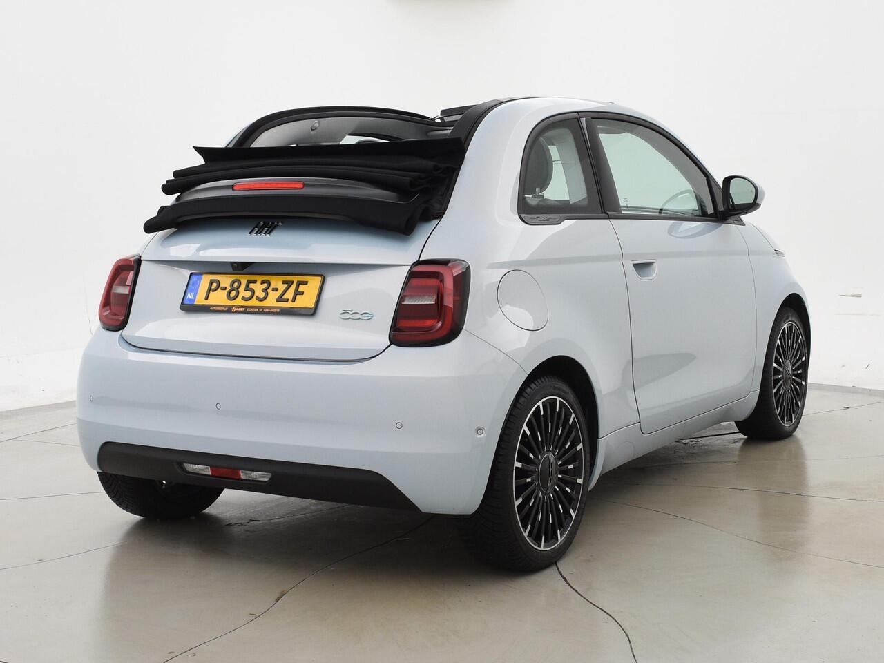 Fiat 500C 42 kWh Aut. *CELESTIAL BLUE* + STOELVERW. | CAMERA | 17 INCH | APPLE CARPLAY