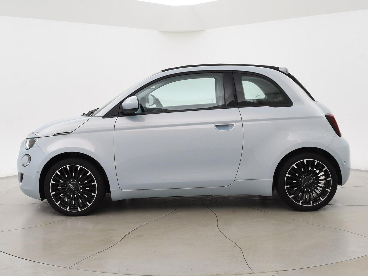 Fiat 500C 42 kWh Aut. *CELESTIAL BLUE* + STOELVERW. | CAMERA | 17 INCH | APPLE CARPLAY