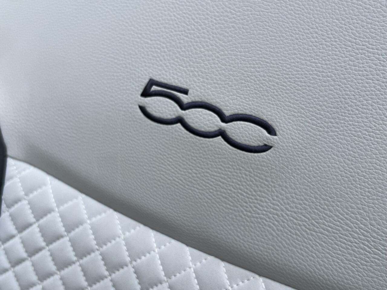 Fiat 500C 1.0 Hybrid 70 PK Dolcevita | Carplay | Beats | Clima | Cruise |