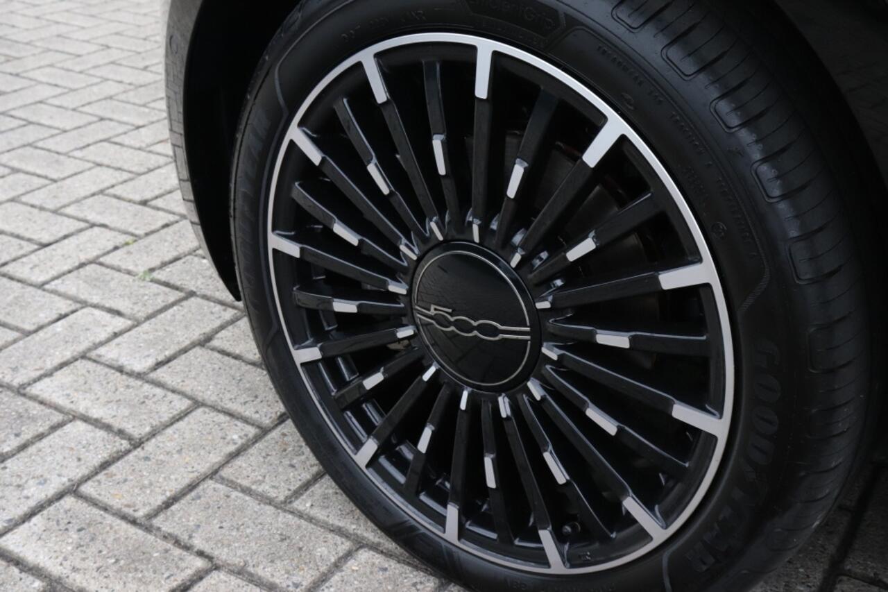 Fiat 500C La Prima 42 kWh | Technology | Winter | 17"