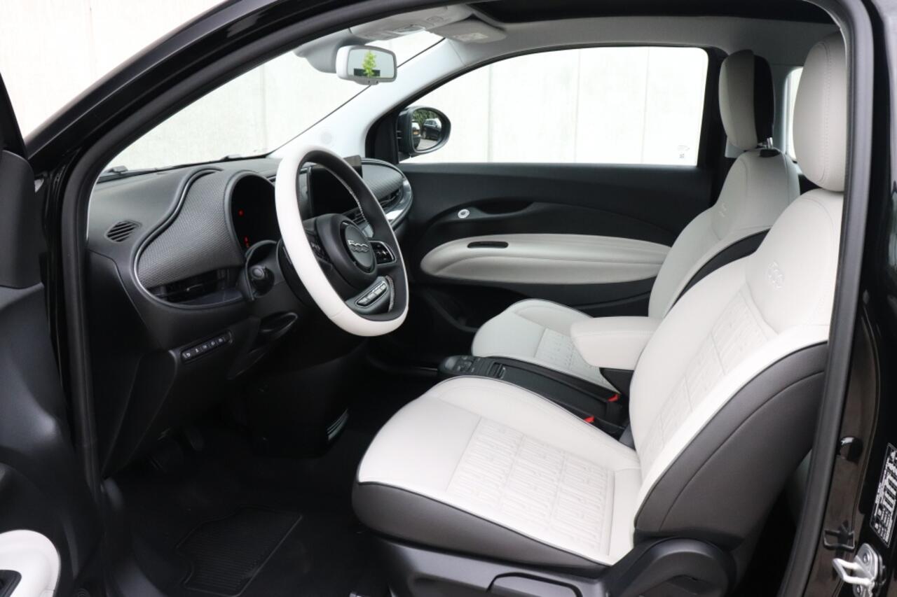 Fiat 500C La Prima 42 kWh | Technology | Winter | 17"