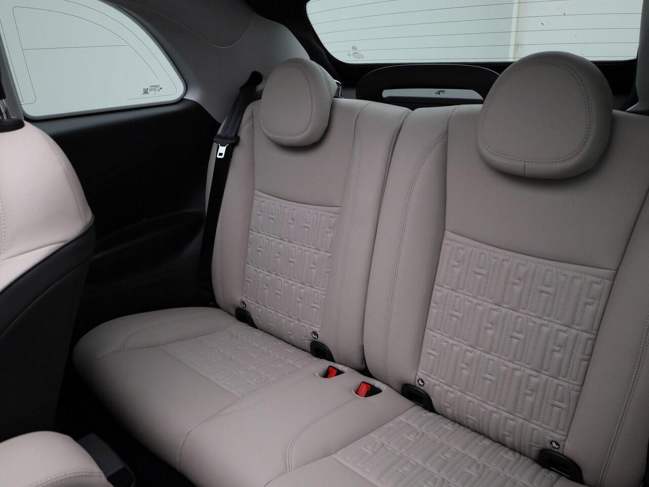 Fiat 500C La Prima 42 kWh Cabriotop| BTW| Automaat | WLTP 320 km| Navigatie| Achteruitrijcamera| Cruise & Climate Control| DC lader| Stoelverwarming