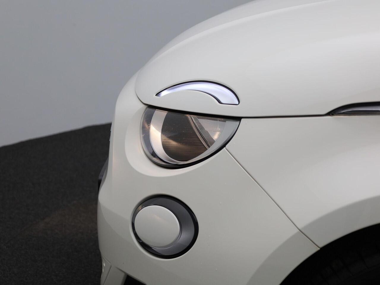 Fiat 500C 500e 42 kWh Icon | Navigatie | Achteruitrijcamera | Apple Carplay & Android Auto | Cruise control | Climate Control |