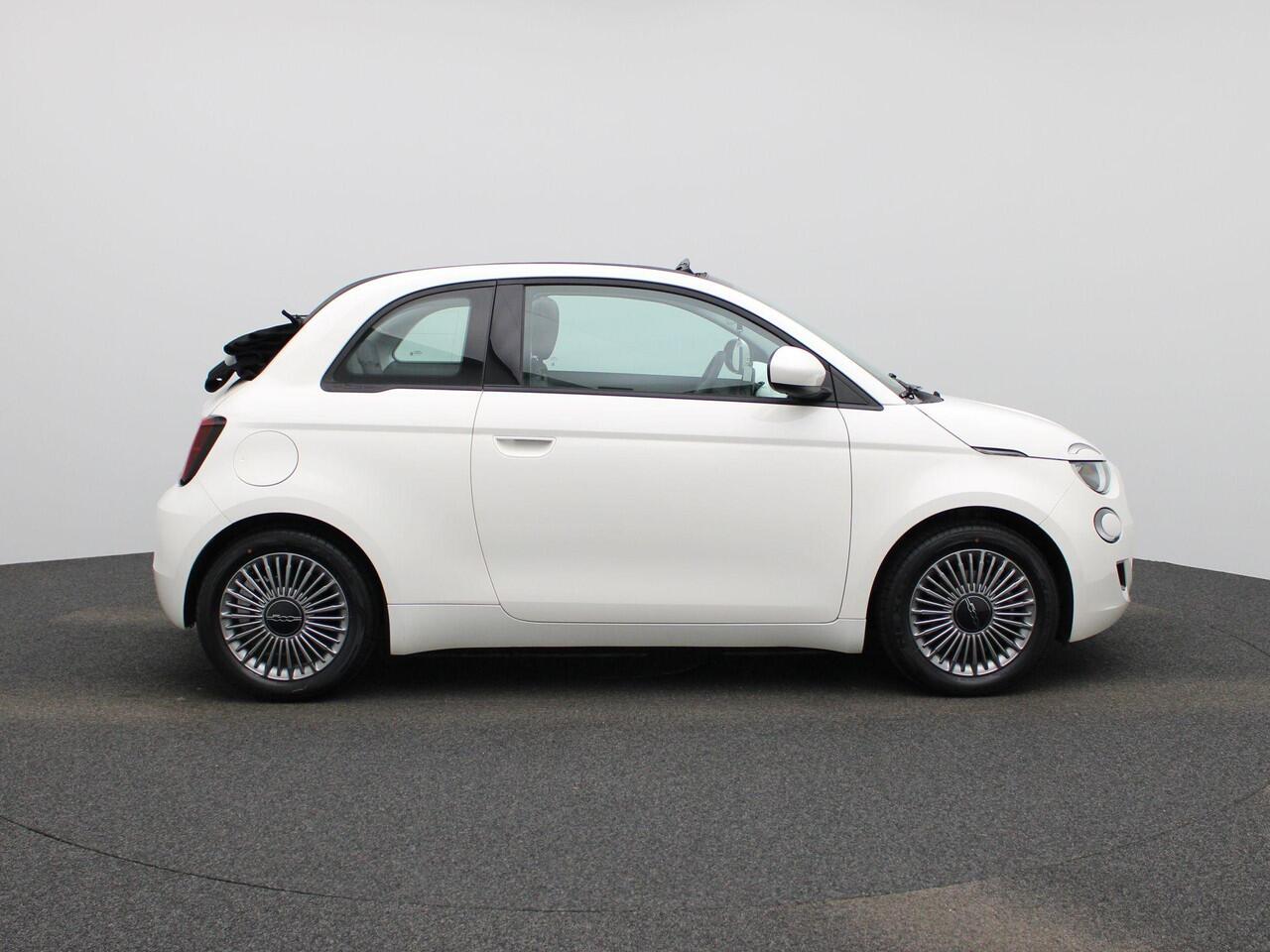Fiat 500C 500e 42 kWh Icon | Navigatie | Achteruitrijcamera | Apple Carplay & Android Auto | Cruise control | Climate Control |