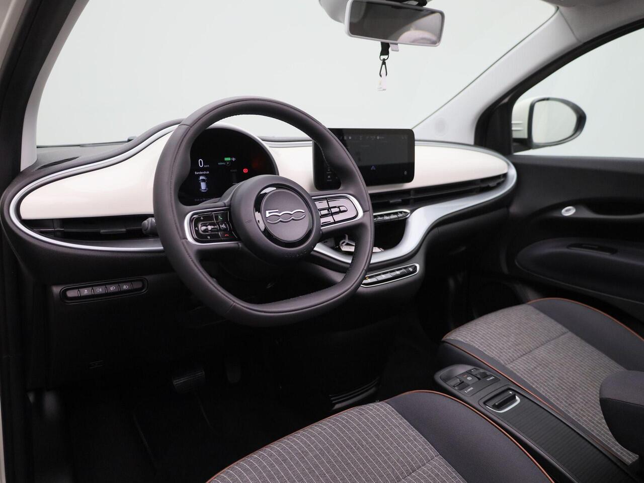 Fiat 500C 500e 42 kWh Icon | Navigatie | Achteruitrijcamera | Apple Carplay & Android Auto | Cruise control | Climate Control |