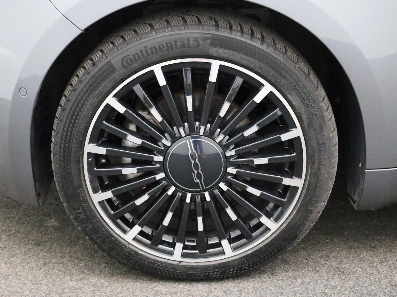 Fiat 500C 500e 42 kWh La Prima | Achteruitrijcamera | Adaptive Cruise Control | Canvas Open Dak Elektrisch | CCS | Draadloos Opladen | Leder | Stoelverwarming |