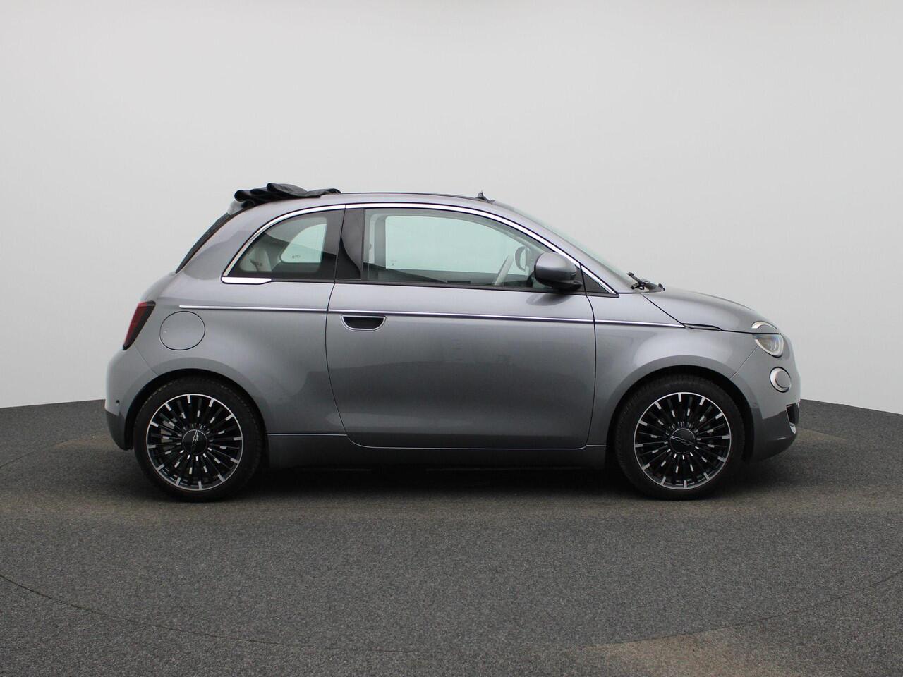 Fiat 500C 500e 42 kWh La Prima | Achteruitrijcamera | Adaptive Cruise Control | Canvas Open Dak Elektrisch | CCS | Draadloos Opladen | Leder | Stoelverwarming |