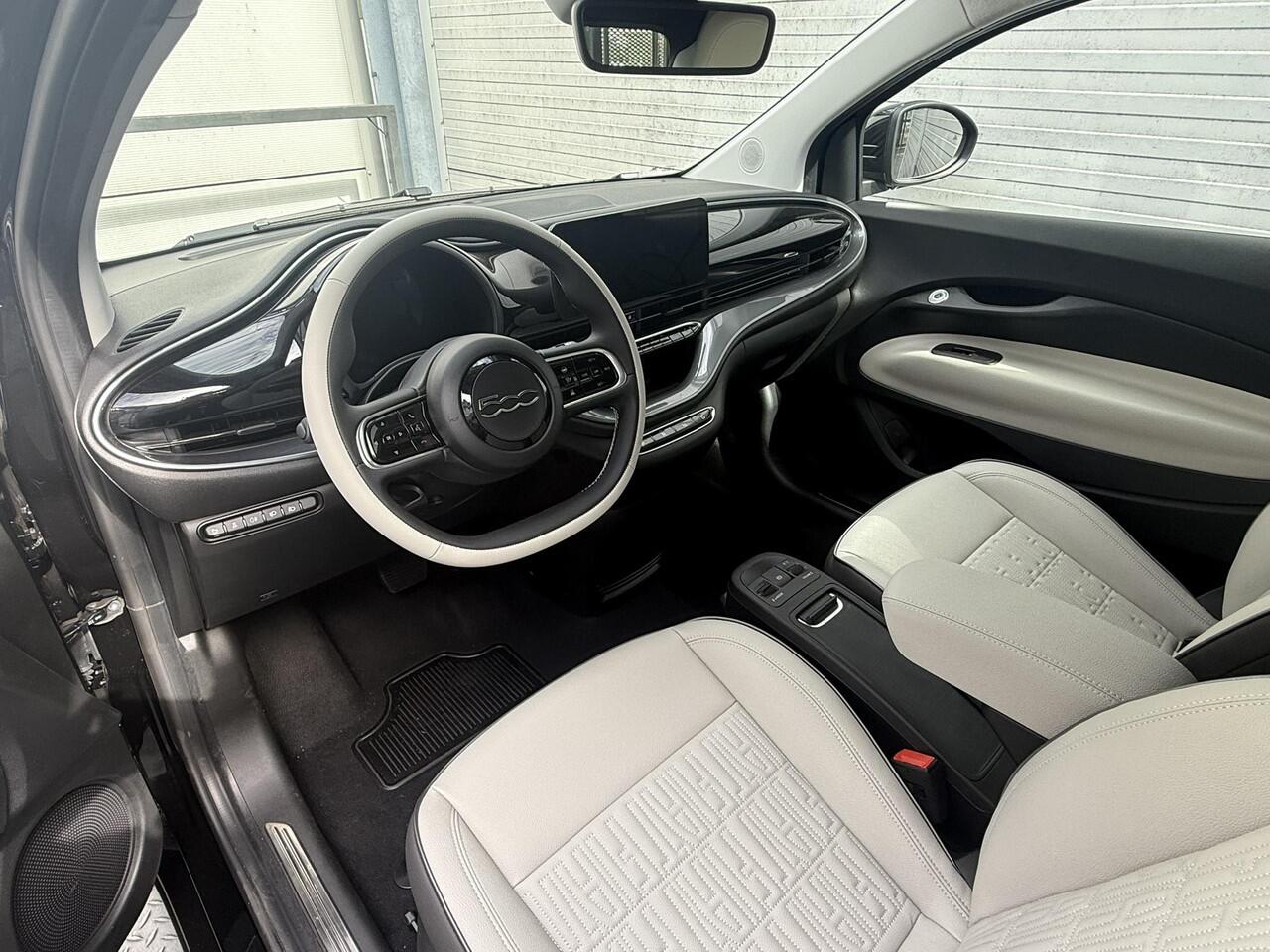 Fiat 500C La Prima EV 42kWh 118pk | LEDER | NAVI | CLIMA | PARKEERHULP | APPLE CARPLAY / ANDROID AUTO | CAMERA |