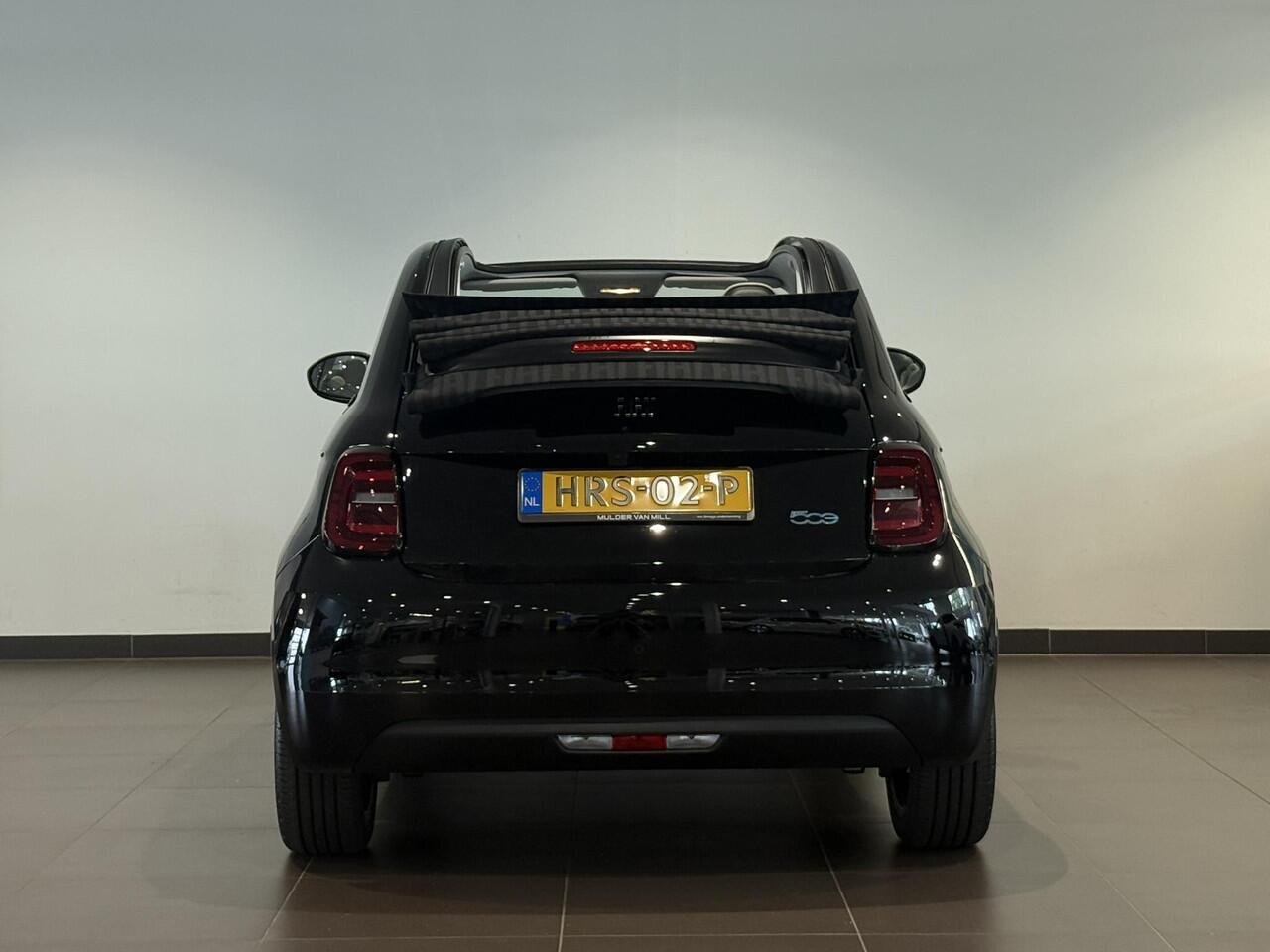 Fiat 500C La Prima EV 42kWh 118pk | LEDER | NAVI | CLIMA | PARKEERHULP | APPLE CARPLAY / ANDROID AUTO | CAMERA |