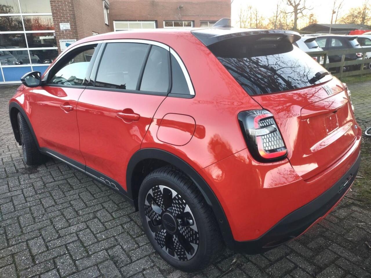 Fiat 600 E-La Prima 54KW -NU SUMMERSALE KORTING 2000 EURO!!