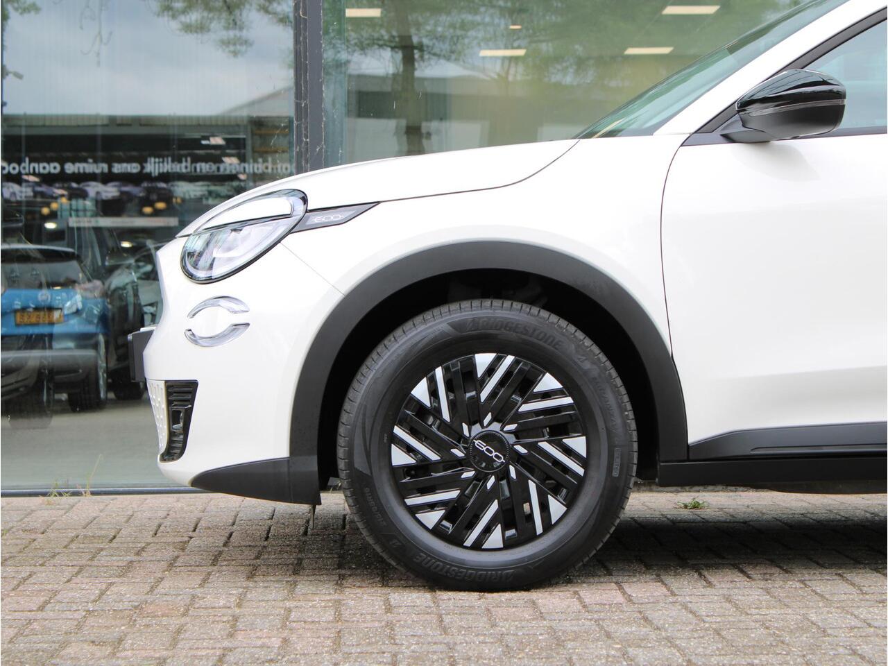 Fiat 600 600e RED 54 kWh | Apple Carplay / Climate / Cruise