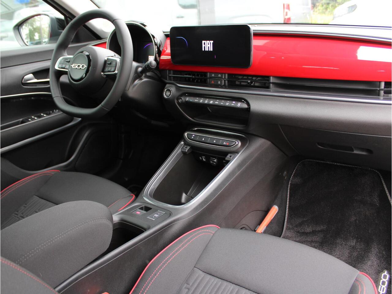 Fiat 600 600e RED 54 kWh | Apple Carplay / Climate / Cruise