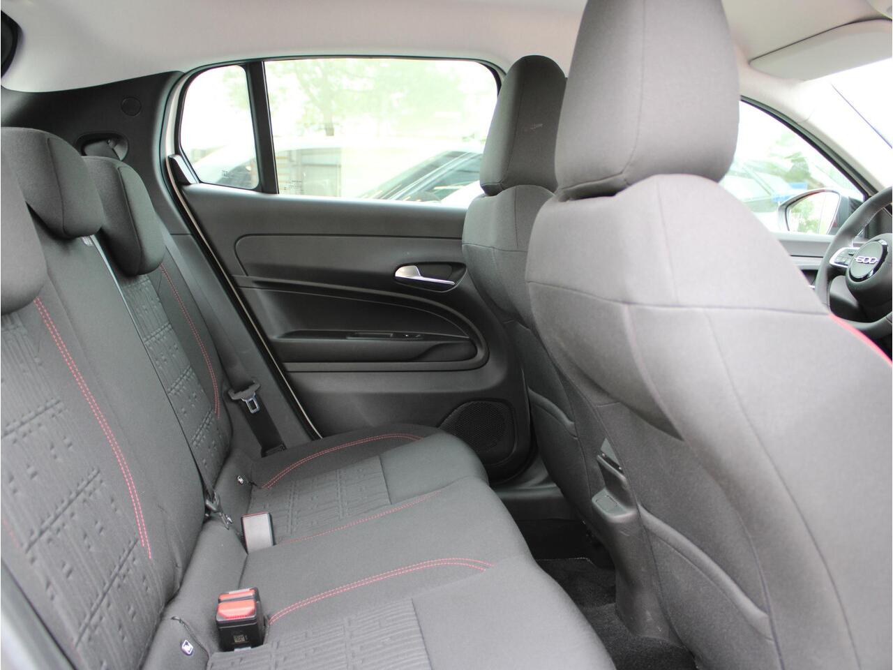 Fiat 600 600e RED 54 kWh | Apple Carplay / Climate / Cruise