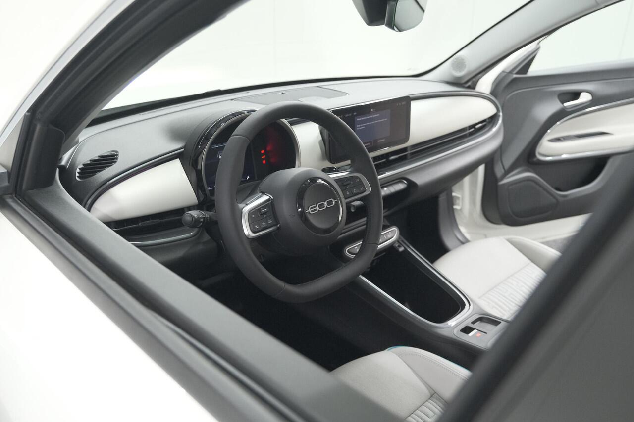 Fiat 600 1.2 Hybrid 100 DCT6 La Prima | Camera | Adaptieve Cruise Control | Dodehoekdetectie | Stoelverwarming