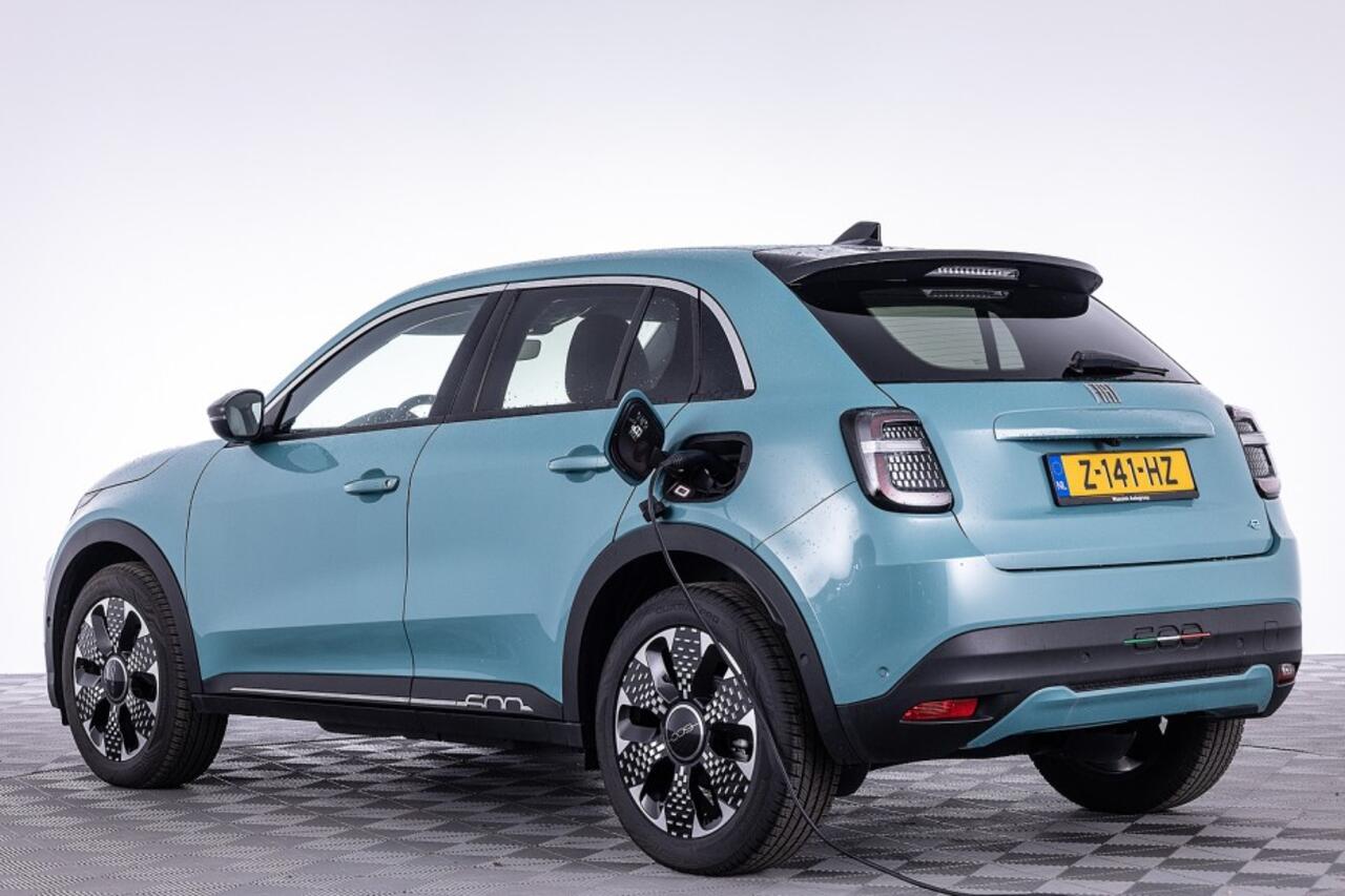 Fiat 600 e La Prima 54 kWh | LEDER | ECC | CARPLAY | LED ? 1e Eigenaar | SOH 96%