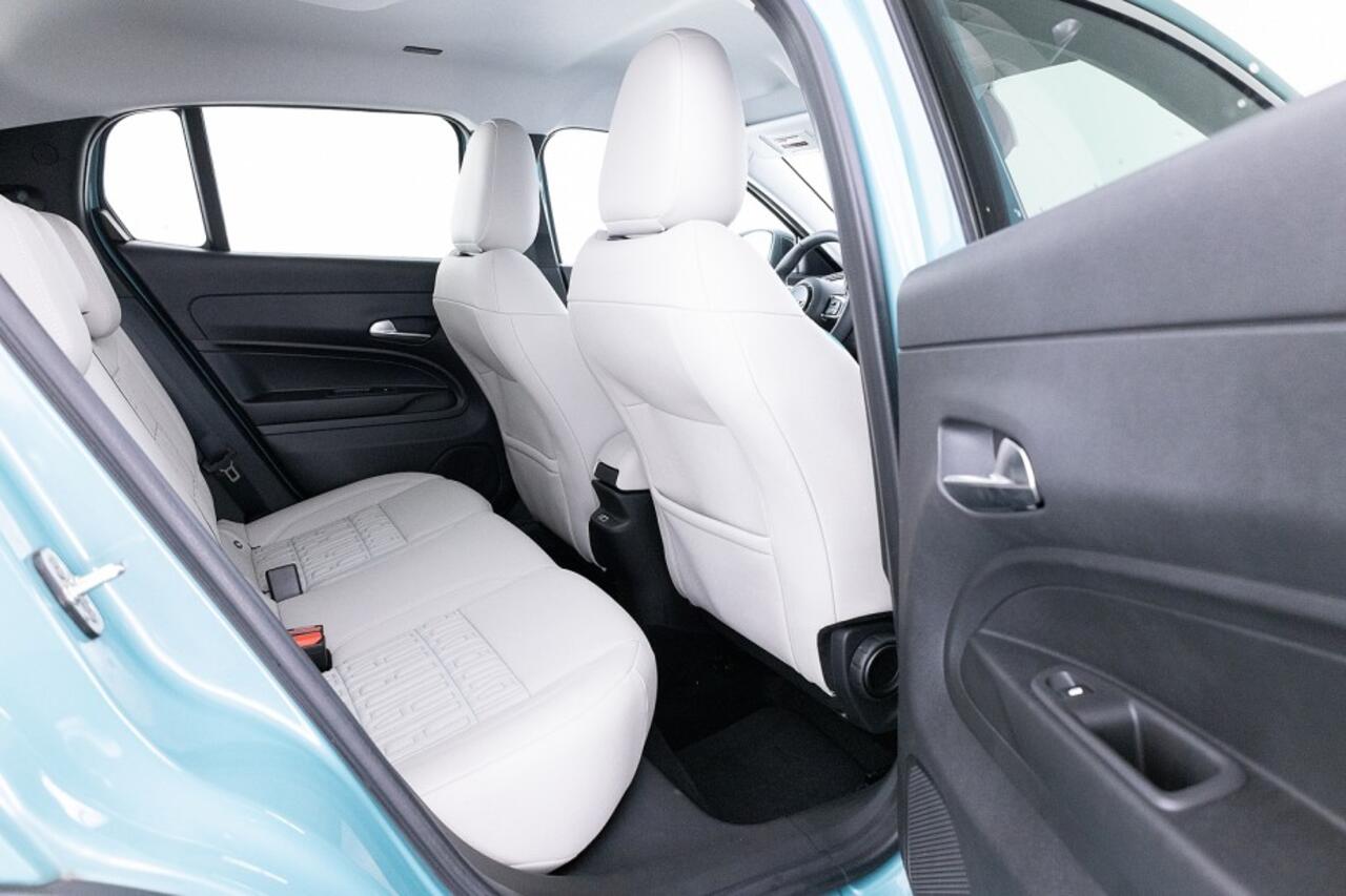 Fiat 600 e La Prima 54 kWh | LEDER | ECC | CARPLAY | LED ? 1e Eigenaar | SOH 96%