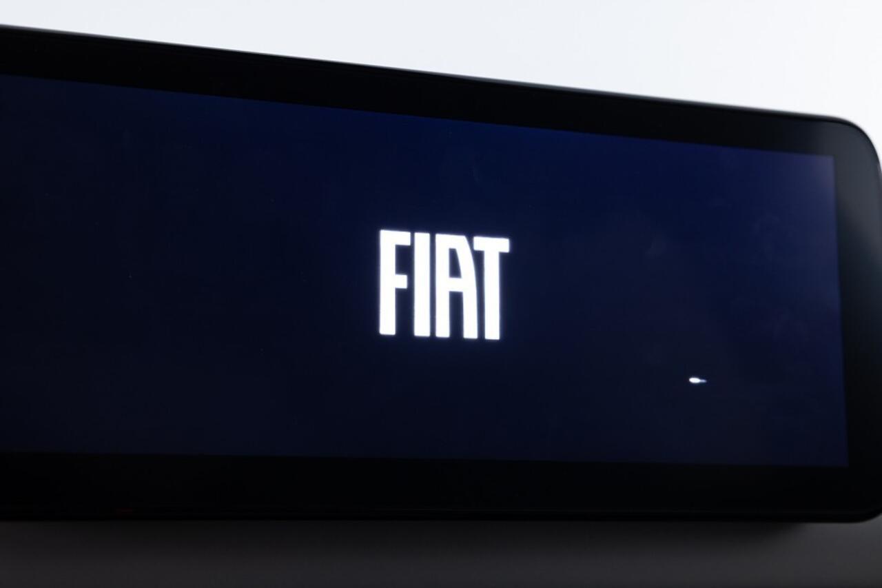 Fiat 600 e La Prima 54 kWh | LEDER | ECC | CARPLAY | LED ? 1e Eigenaar | SOH 96%