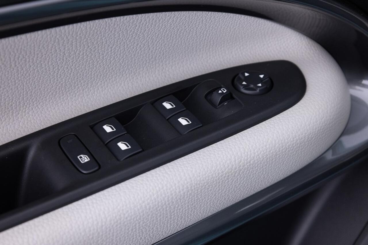 Fiat 600 e La Prima 54 kWh | LEDER | ECC | CARPLAY | LED ? 1e Eigenaar | SOH 96%