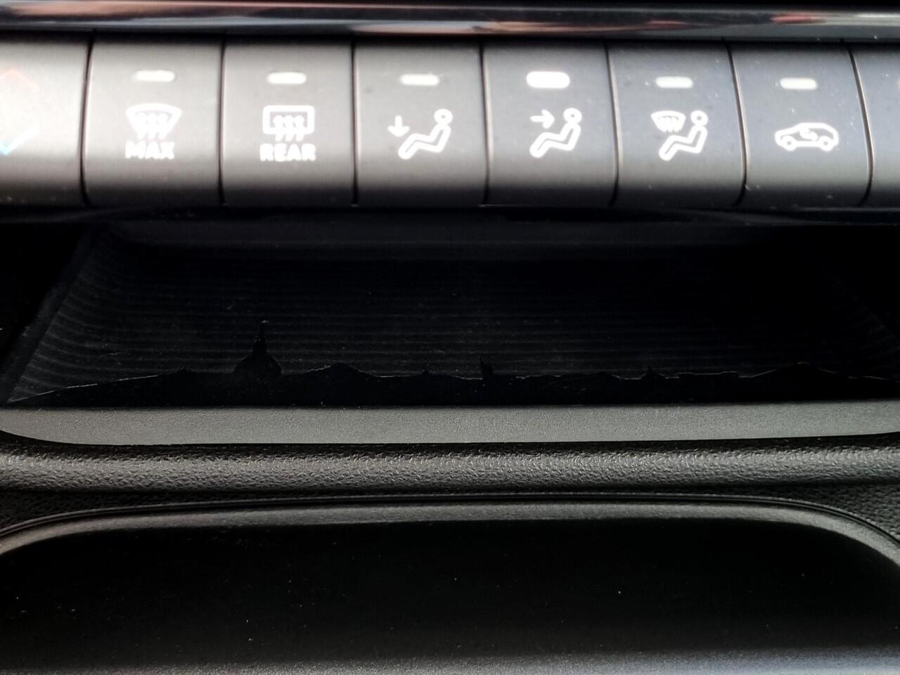 Fiat 600 Hybrid Urban Automaat / Navigatie via Android Auto/Apple Carplay / Airco / Parkeersensor Achter / DAB / Stof/Lederen Bekleding