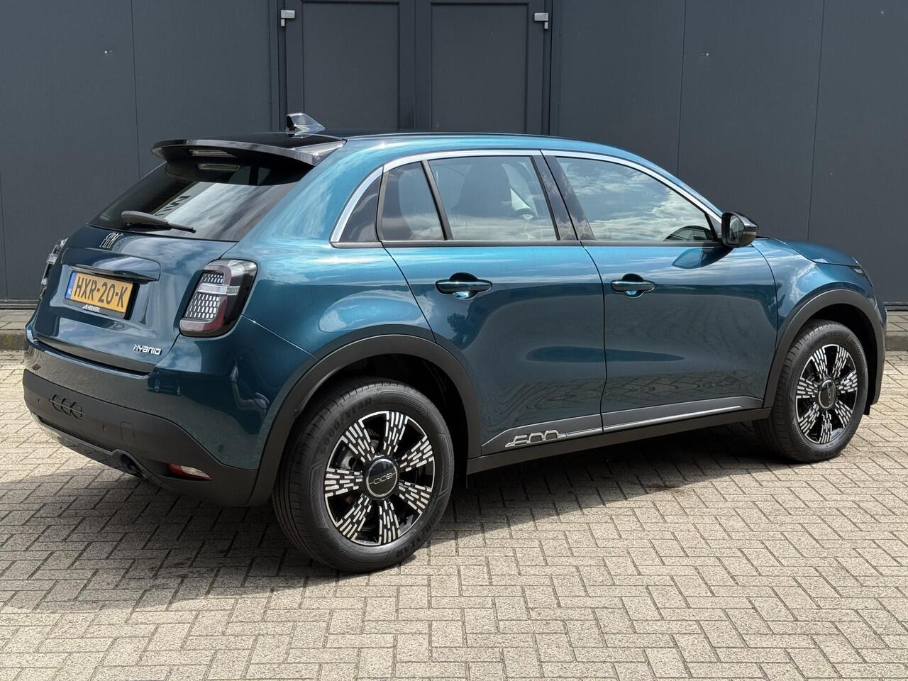 Fiat 600 Hybrid Urban Automaat / Navigatie via Android Auto/Apple Carplay / Airco / Parkeersensor Achter / DAB / Stof/Lederen Bekleding