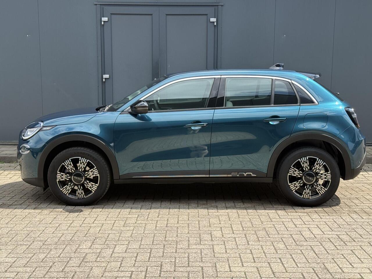 Fiat 600 Hybrid Urban Automaat / Navigatie via Android Auto/Apple Carplay / Airco / Parkeersensor Achter / DAB / Stof/Lederen Bekleding