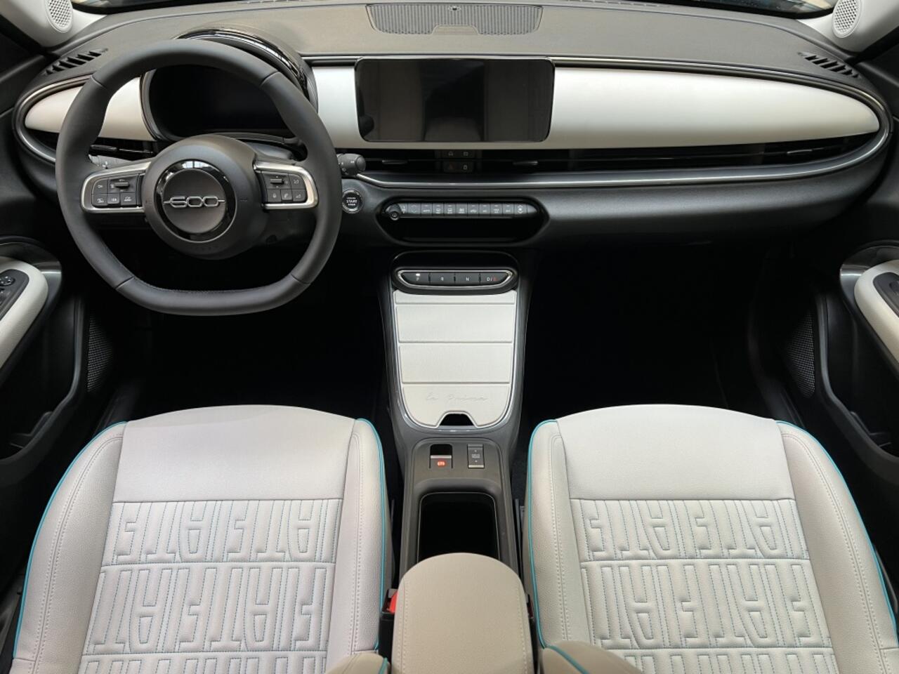 Fiat 600 600e La Prima 54 kWh * 12 mnd BOVAG garantie * RIJKLAARPRIJS !