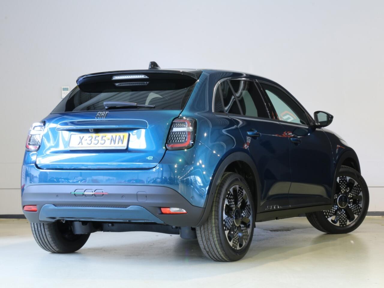 Fiat 600 600e La Prima 54 kWh * 12 mnd BOVAG garantie * RIJKLAARPRIJS !