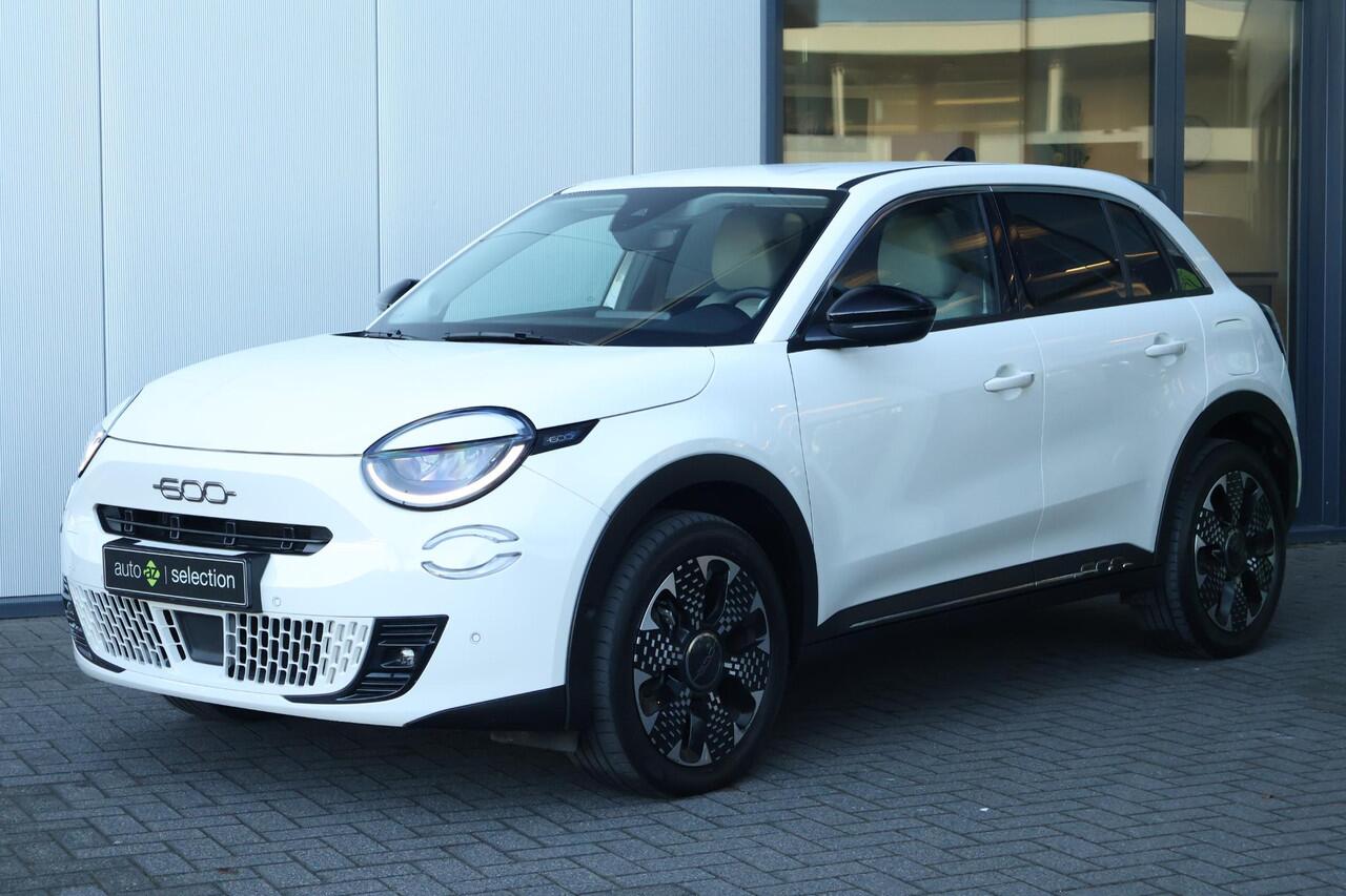 Fiat 600 1.2 Hybrid La Prima / Camera / Stoel Massage