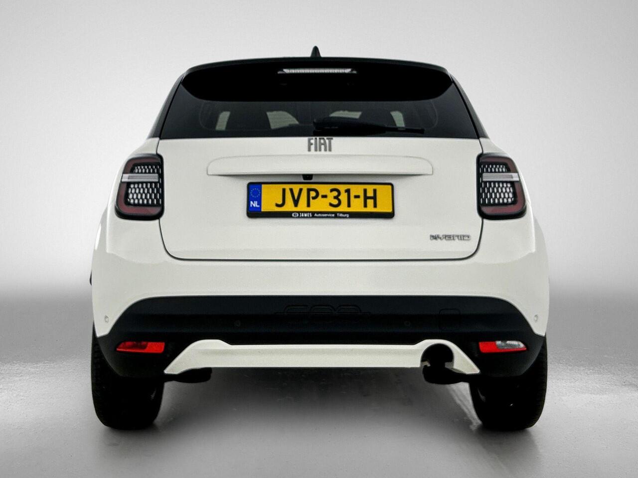 Fiat 600 1.2 Hybrid Bicolore CAMERA | CLIMA | DODEHOEKDETECT | NAVI-CARPLAY