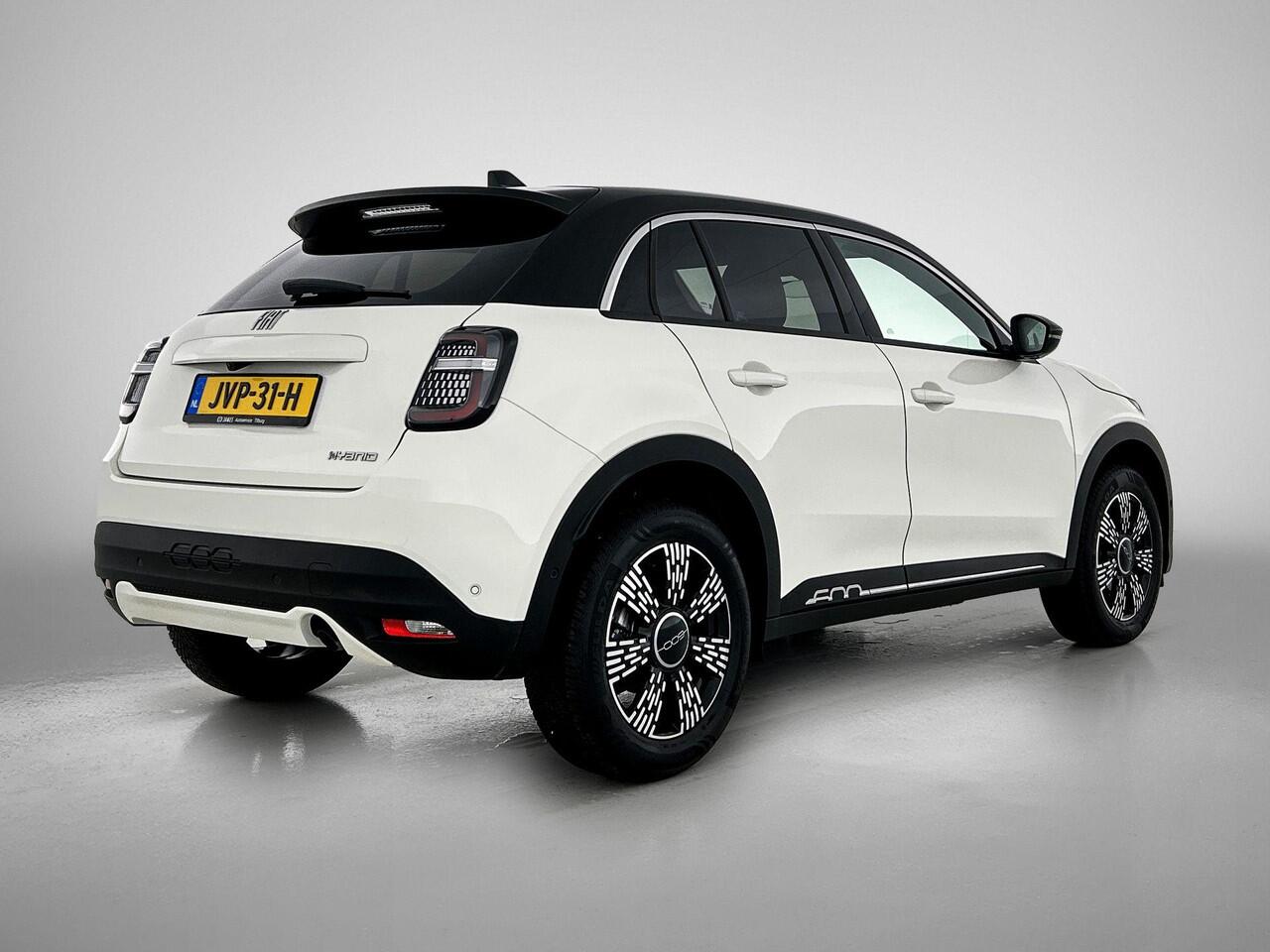 Fiat 600 1.2 Hybrid Bicolore CAMERA | CLIMA | DODEHOEKDETECT | NAVI-CARPLAY