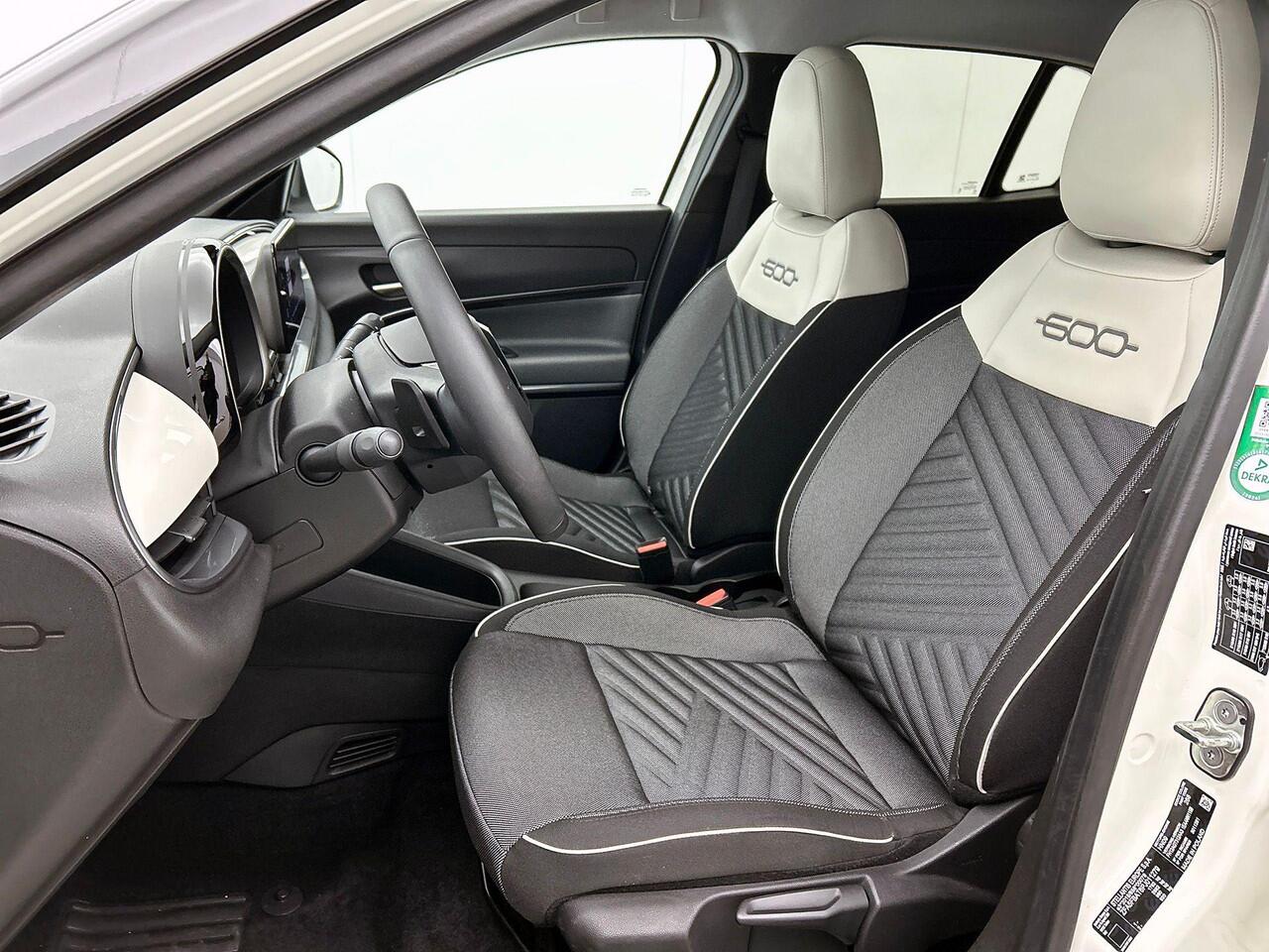 Fiat 600 1.2 Hybrid Bicolore CAMERA | CLIMA | DODEHOEKDETECT | NAVI-CARPLAY