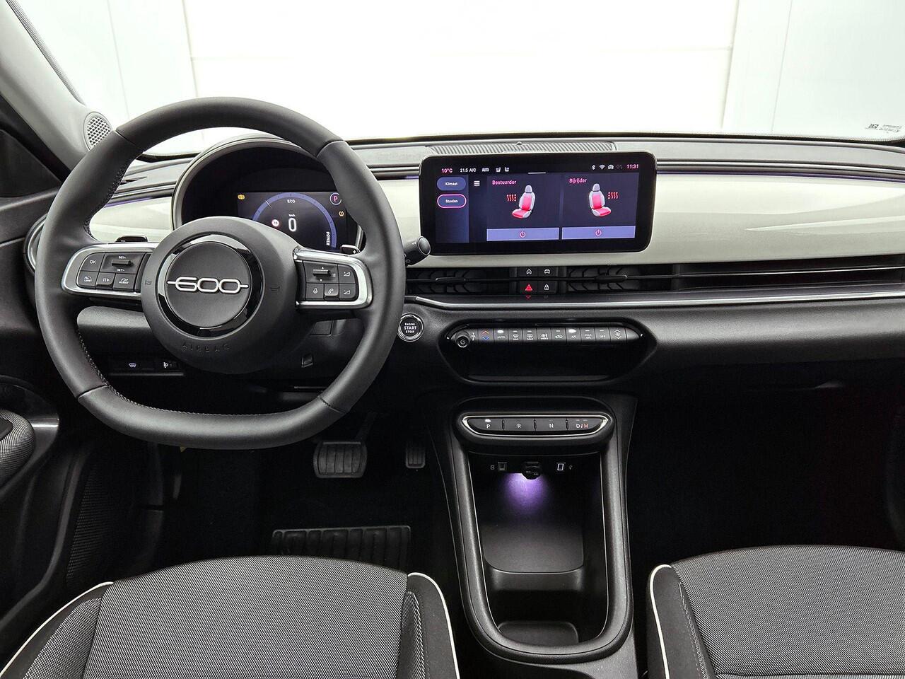 Fiat 600 1.2 Hybrid Bicolore CAMERA | CLIMA | DODEHOEKDETECT | NAVI-CARPLAY