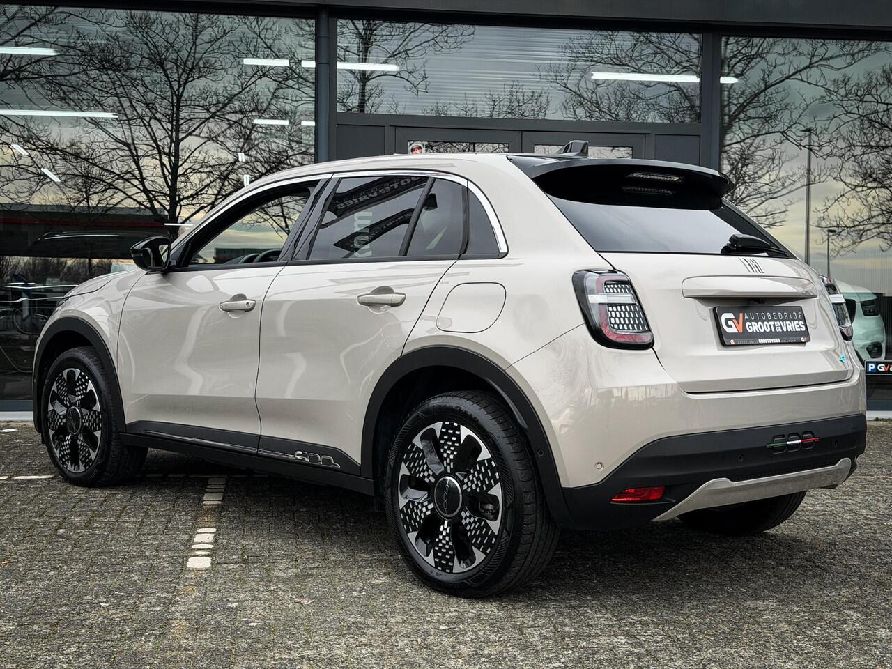 Fiat 600 600e La Prima 54 kWh Camera|Massage|Carplay|Leer