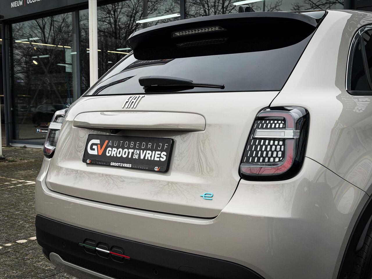 Fiat 600 600e La Prima 54 kWh Camera|Massage|Carplay|Leer