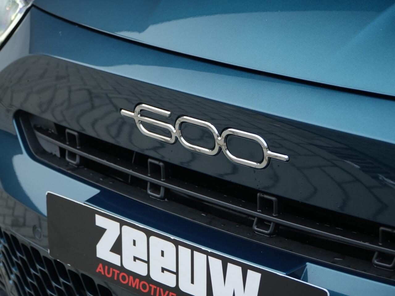 Fiat 600 1.2 Hybrid 136 PK La Prima | Navi | Camera | Carplay