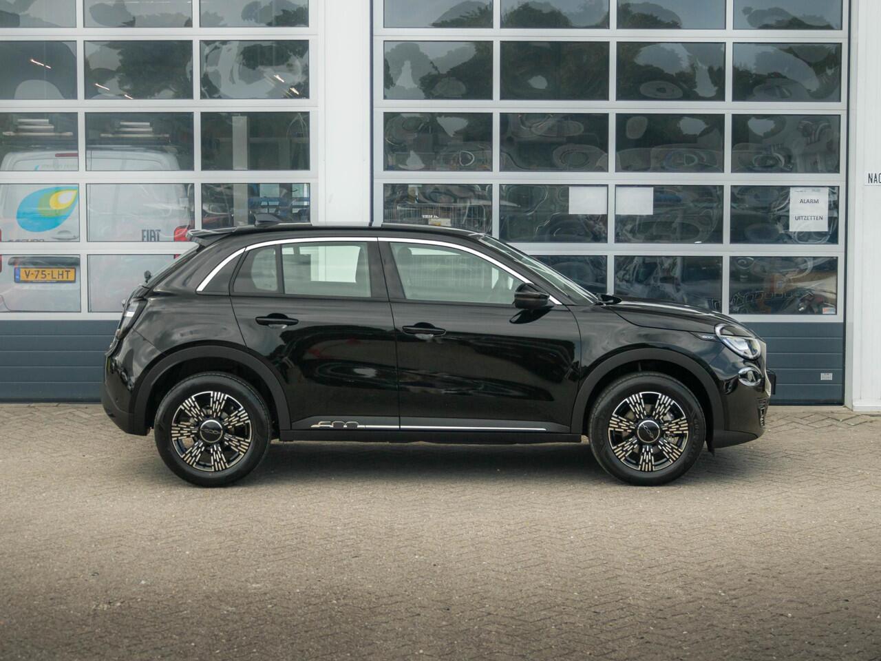 Fiat 600 1.2 Hybrid 110pk Black Edition | Uit voorraad leverbaar !