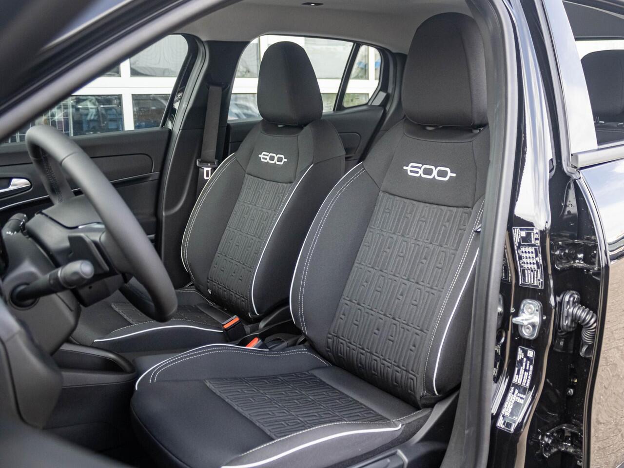 Fiat 600 1.2 Hybrid 110pk Black Edition | Uit voorraad leverbaar !