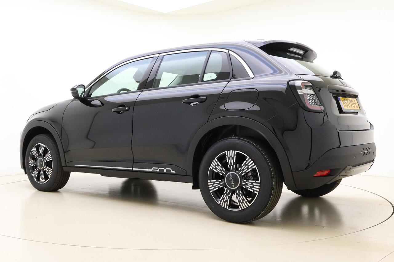 Fiat 600 1.2 Hybrid Black Edition | Apple Carplay/Android auto | Parkeersensoren | 17'' lichtmetalen velgen | LED verlichting | Automaat