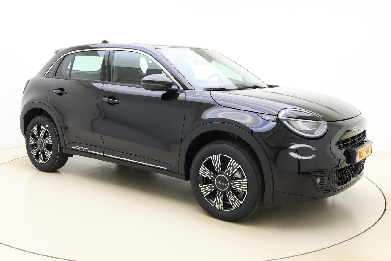 Fiat 600 1.2 Hybrid Black Edition | Apple Carplay/Android auto | Parkeersensoren | 17'' lichtmetalen velgen | LED verlichting | Automaat