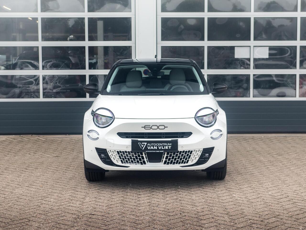 Fiat 600 1.2 Hybrid La Prima | Full Option | Bicolore | Uit voorraad leverbaar !