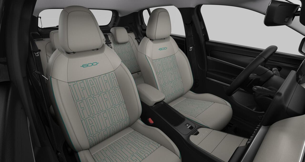 Fiat 600 1.2 Hybrid La Prima 110 PK | Full option | Demo voordeel | Massagestoel | Camera | LED koplampen | Parkeersensoren | Lederen bekleding