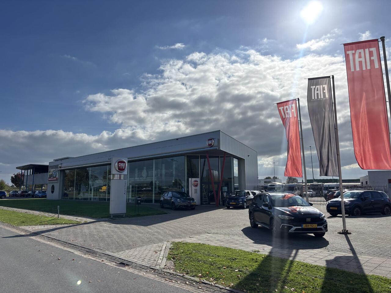 Fiat 600 1.2 Hybrid La Prima 110 PK | Full option | Demo voordeel | Massagestoel | Camera | LED koplampen | Parkeersensoren | Lederen bekleding