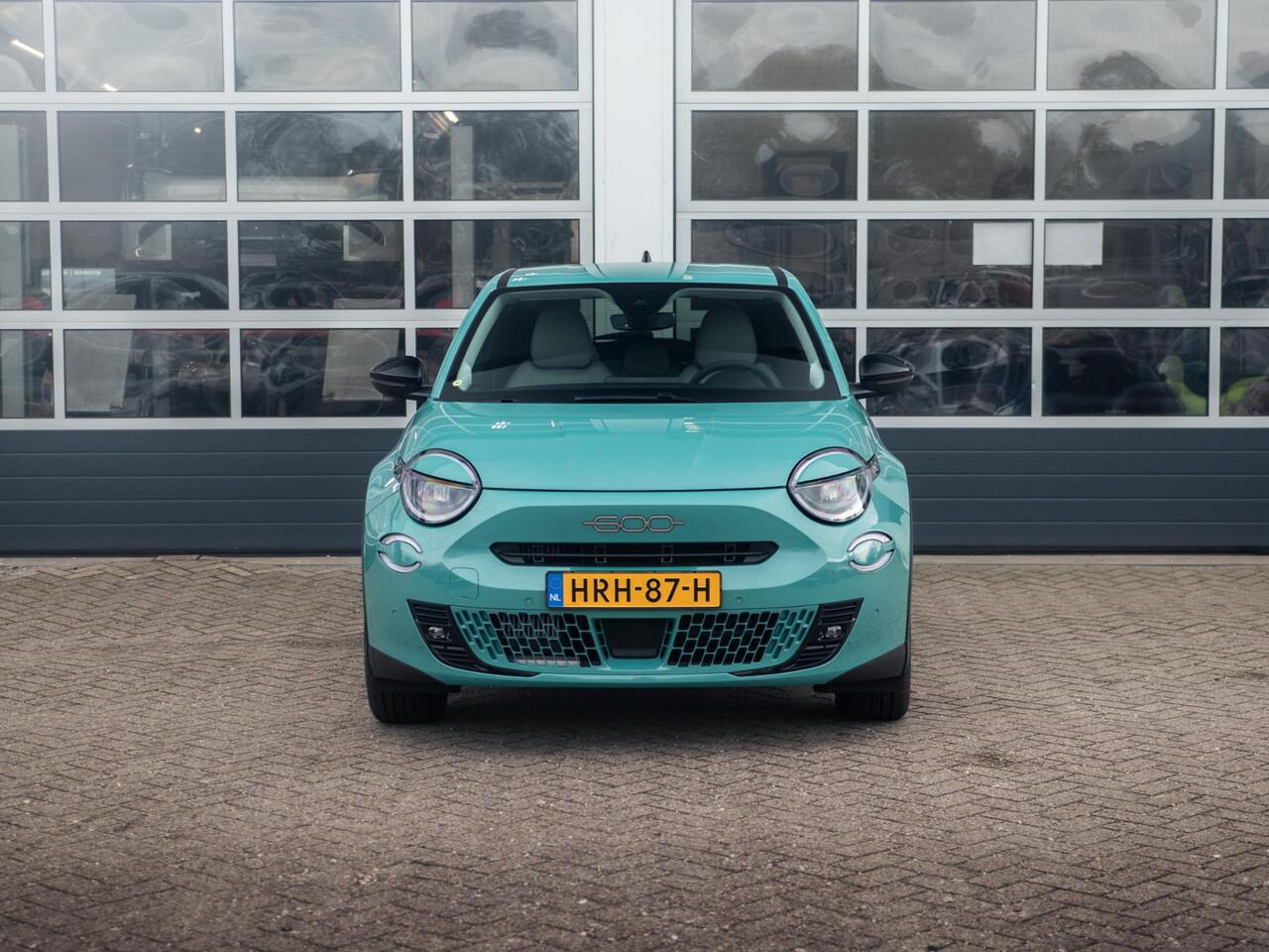 Fiat 600 1.2 Hybrid La Prima | Clima | Adapt. Cruise | Camera | BSM | 18" | Stoelverwarming | Apple Carplay | Elektr. A-Klep