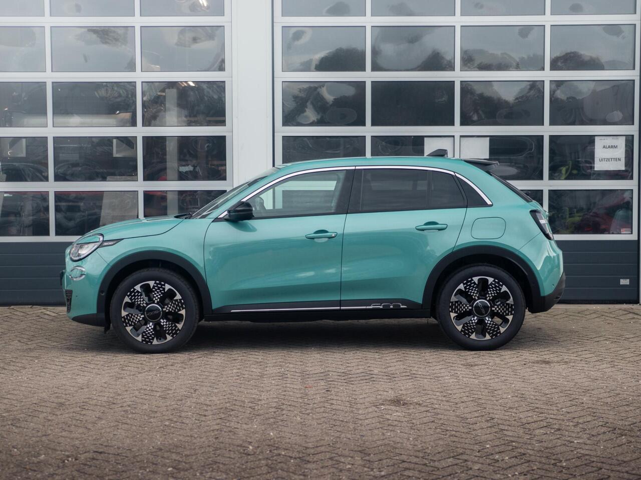 Fiat 600 1.2 Hybrid La Prima | Clima | Adapt. Cruise | Camera | BSM | 18" | Stoelverwarming | Apple Carplay | Elektr. A-Klep