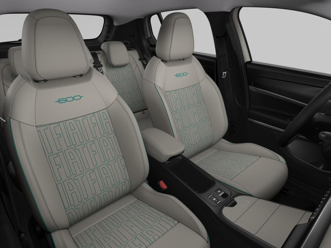 Fiat 600 600e La Prima 54 kWh | 17% Bijtelling | Carplay | Elek. Stoel | Stoelverwarming | Keyless | LED | Clima