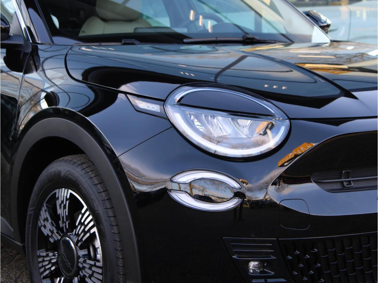 Fiat 600 600e Urban 54 kWh VOORRAAD KORTING